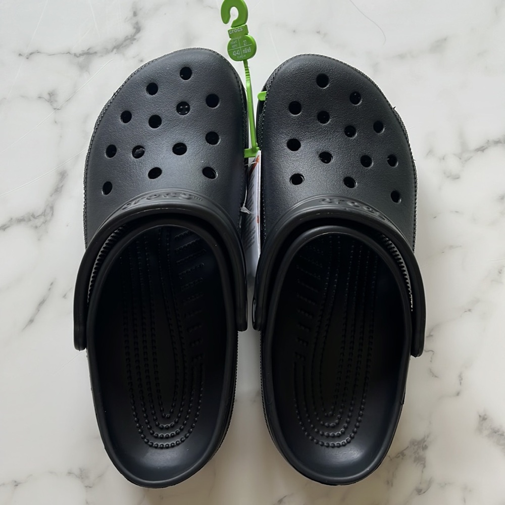 Classic Crocs NWT UNISEX US size m9w11